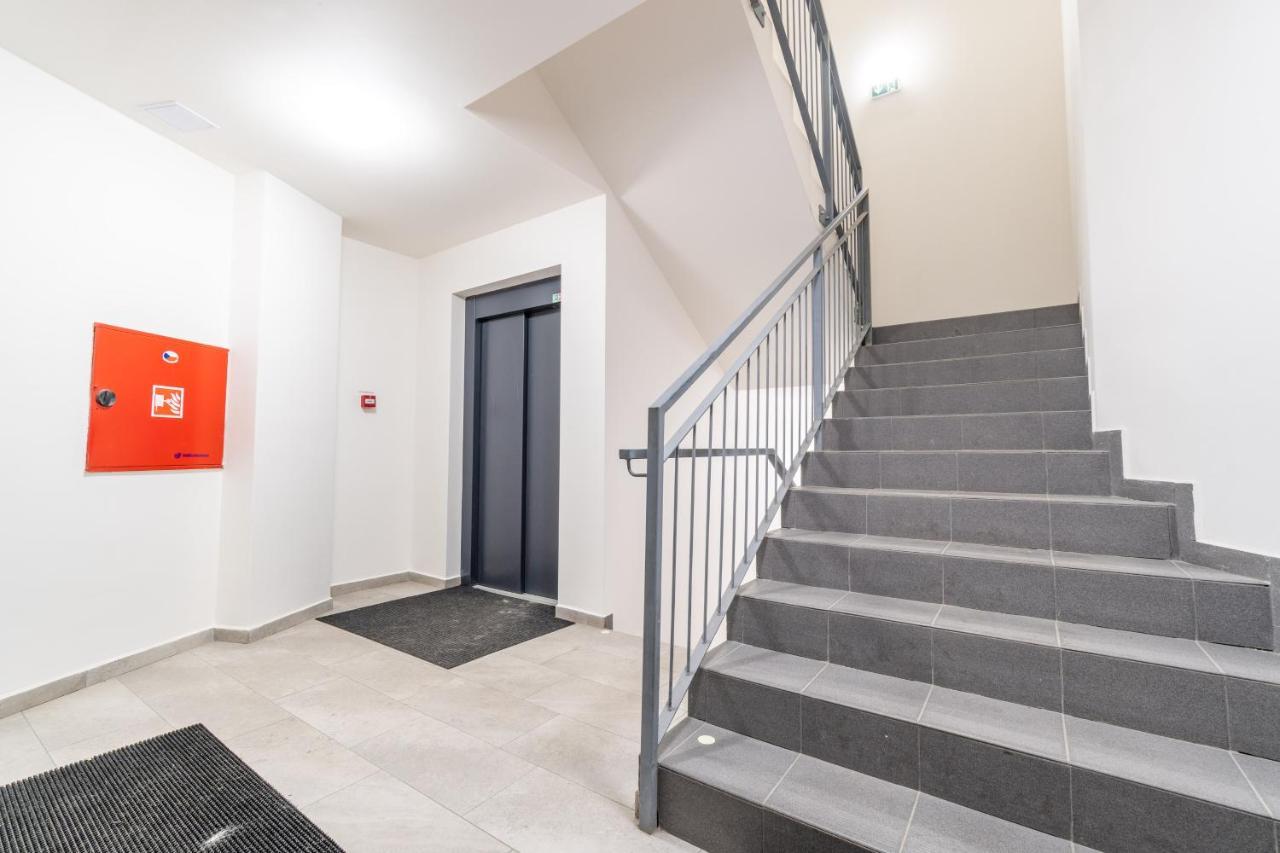 Brand New Studio Apartment # 42 In Brand New Building With Free Parking In The Center ปราก ภายนอก รูปภาพ