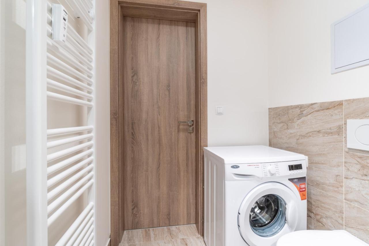 Brand New Studio Apartment # 42 In Brand New Building With Free Parking In The Center ปราก ภายนอก รูปภาพ